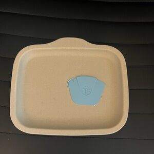 Small Stone Pampered Chef Beige Baking Tray with Blue Scraper